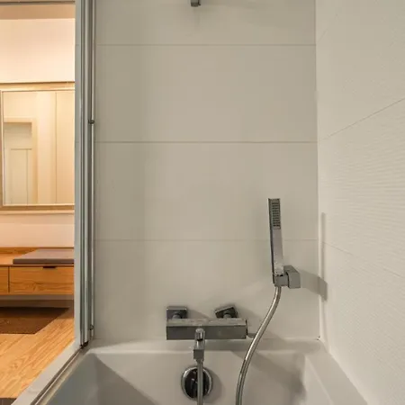 Whome Chic 2-bed Near Santos & Alcantara Perfect For Families & Couples * Lisboa