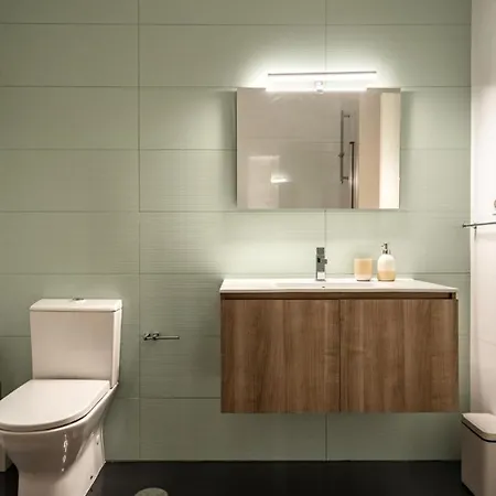 Whome Chic 2-bed Near Santos & Alcantara Perfect For Families & Couples Lissabon