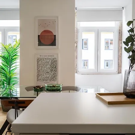 Whome Chic 2-bed Near Santos & Alcantara Perfect For Families & Couples Apartment Lissabon