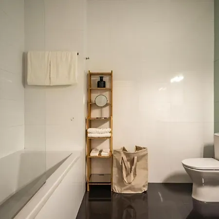 Whome Chic 2-bed Near Santos & Alcantara Perfect For Families & Couples *