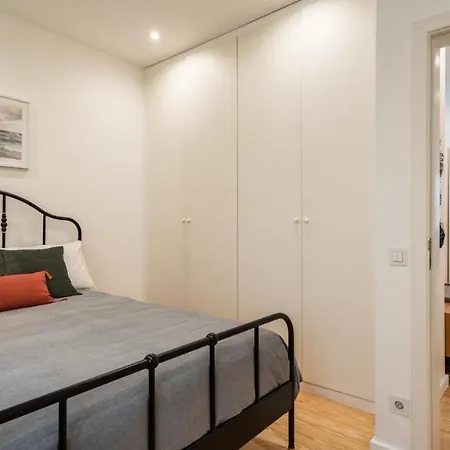 Apartment Whome Chic 2-bed Near Santos & Alcantara Perfect For Families & Couples *