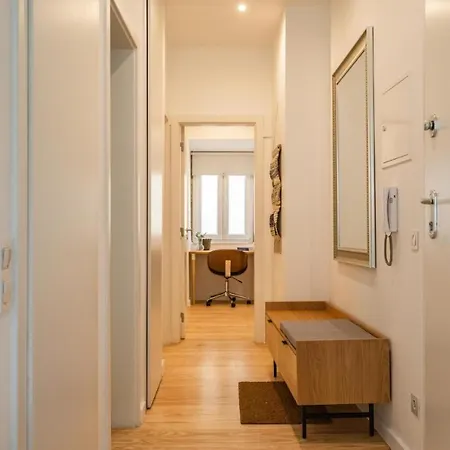 Whome Chic 2-bed Near Santos & Alcantara Perfect For Families & Couples Apartment Lisbon