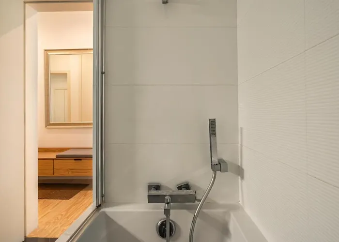 Whome Chic 2-bed Near Santos & Alcantara Perfect For Families & Couples * Lisboa