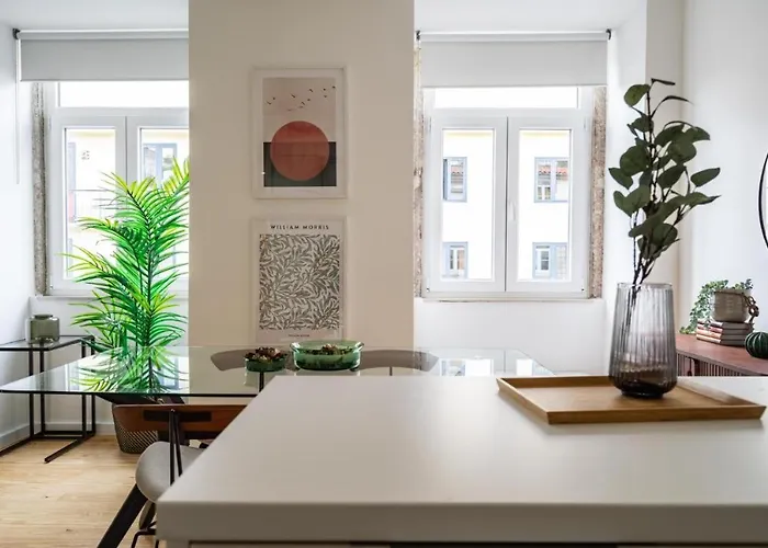 Whome Chic 2-bed Near Santos & Alcantara Perfect For Families & Couples 公寓 Lisboa