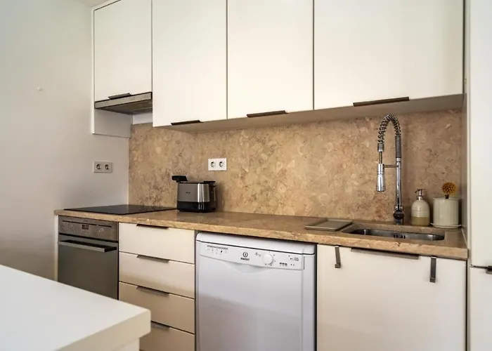Whome Chic 2-bed Near Santos & Alcantara Perfect For Families & Couples 公寓