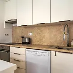 Whome Chic 2-bed Near Santos & Alcantara Perfect For Families & Couples Апартаменты