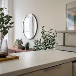 Whome Chic 2-bed Near Santos & Alcantara Perfect For Families & Couples * Лиссабон