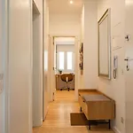 Whome Chic 2-bed Near Santos & Alcantara Perfect For Families & Couples Апартаменты Лиссабон